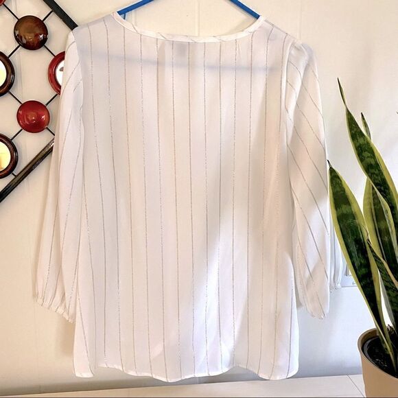 SARA MICHELLE SILKY WHITE BLOUSE WITH METALLIC SILVER PINSTRIPES S NWOT - Picture 3 of 13